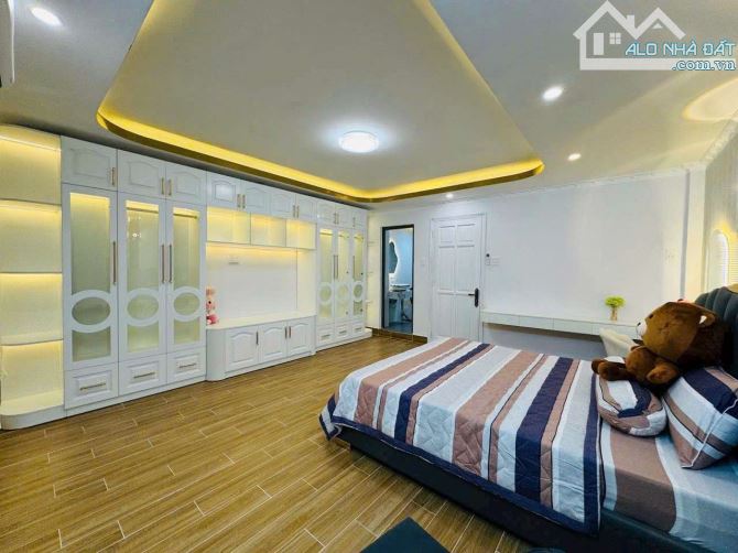 Nhà đẹp tặng full nội thất xịn - DT (5x20) 4 tầng 4PN - Hẻm rộng xe hơi vào nhà - 3