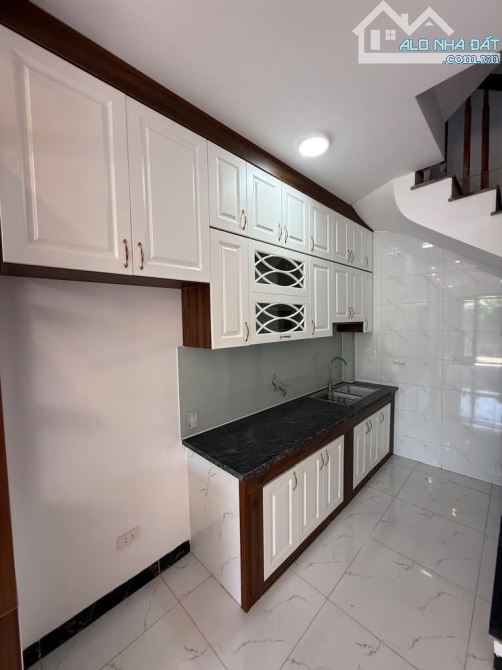 💥💥💥 BÁN NHÀ CỨU CHỦ - CHỦ CẦN TIỀN GẤP GIÁ NÀO CŨNG BÁN 💥💥💥  NHÀ VĨNH HƯNG - MẶT NGÕ - 3