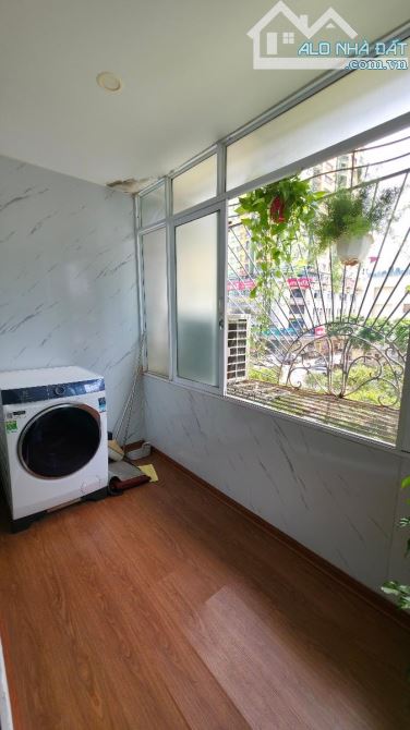 Bán tập thể Nguyễn Chí Thanh 50m2 - view mặt phố full nội thất nhà ở ngay - 3