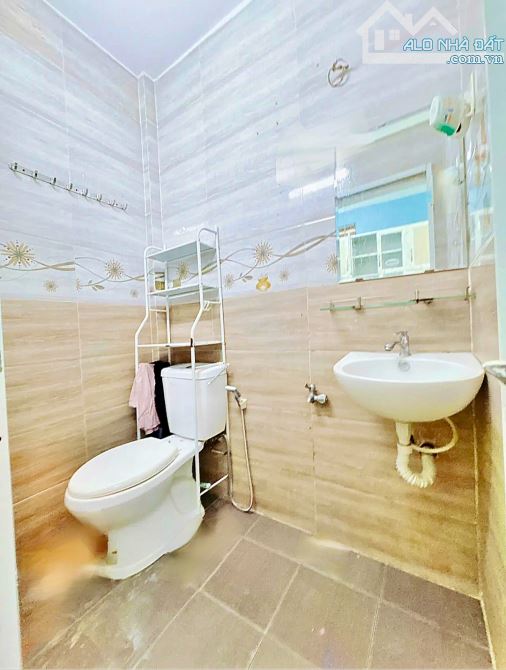 Bán 🏡 2.35tỷ 2tầng  mới xây đẹp  Đoàn Văn Bơ Q4 khu dân cư sầm uất dân trí cao - 3