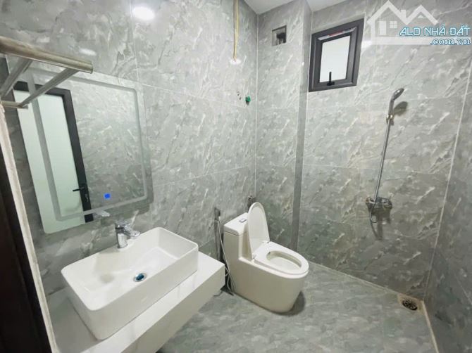 6 TỶ HƠN . BA GÁC ĐỖ CỬA . 30M RA Ô TÔ . PHỐ VĨNH HƯNG.  35M2 .5 TẦNG .3 NGỦ KHUNG CỘT . - 3
