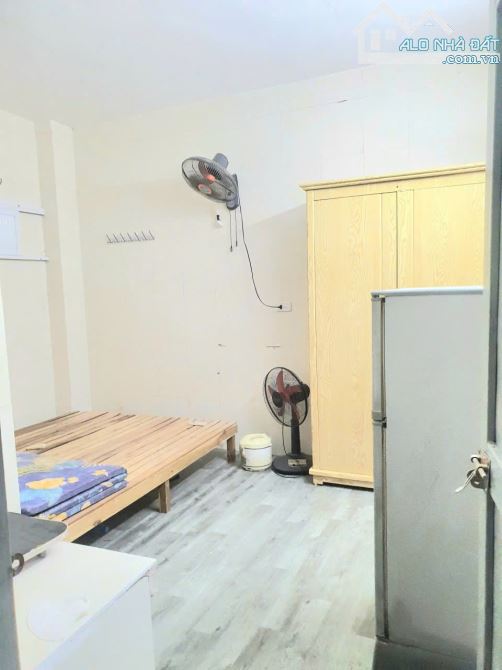 Chuyển công tác bán rẻ ! DT100m2, 5 tầng ,Vũ Ngọc Phan, Cthuê 65tr/ Th - 3