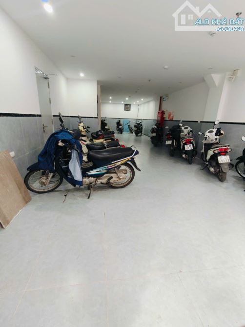 Toà CCMN 7 tầng thang máy, lô góc Minh Khai, oto vào nhà, 28 phòng ~ 130 tr/th.Giá 28.5 tỷ