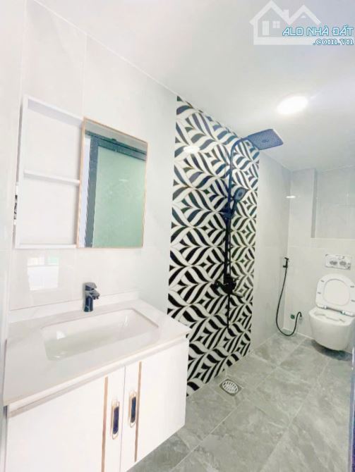 BÁN NHÀ CHÍNH CHỦ 3 TẦNG - 2PN, 3WC - HẺM Ô TÔ - 3