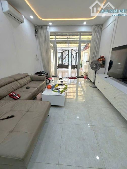 Bán nhà đẹp 4 tầng Huỳnh Tấn Phát Q7 – Ô tô đỗ cửa  + Diện tích: 4 x 20m, vuông vức - 3