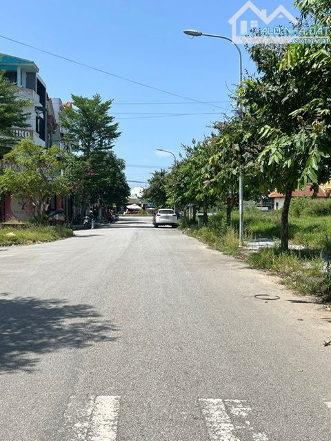 Nhà đẹp 2.5 tầng ngay khu đô thị Phú Thượng - 3