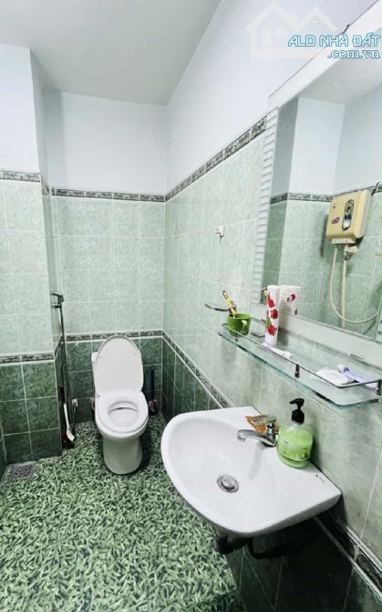 Bán nhà HXH TRẦN QUỐC THẢO, 4 tầng, 3PN, KHU ĐẤT Ở, dòng tiền cho thuê 18 tr/tháng, hơn 8 - 3