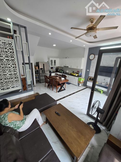 CHÍNH CHỦ Bán Nhà Mới Xây 2024 - Phố Đông Thiên - Hoàng Mai - 42,5M2 - 5 Tâng -  Mt 5.6M - 3