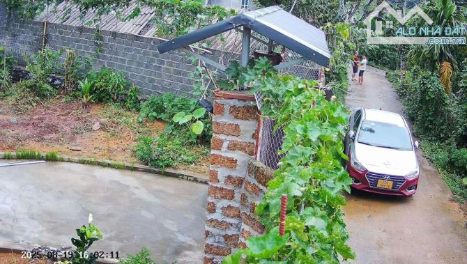 BÁN ĐẤT TẶNG NHÀ KHUÔN VIÊN SẴN Ở DT 696M CÁCH HN 55KM GIÁ 2.X TY - 3