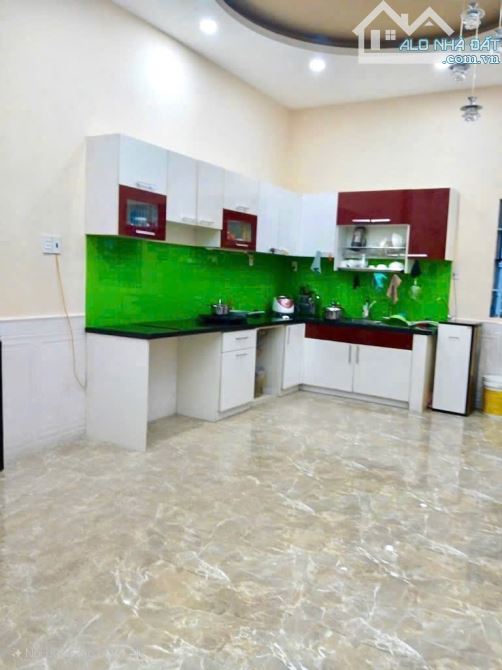 Nhà đẹp 2 tầng - 2 mặt hẻm - Sát mặt tiền - Gần Quang Trung - Ngang 6m - Hơn 7 tỷ - 3