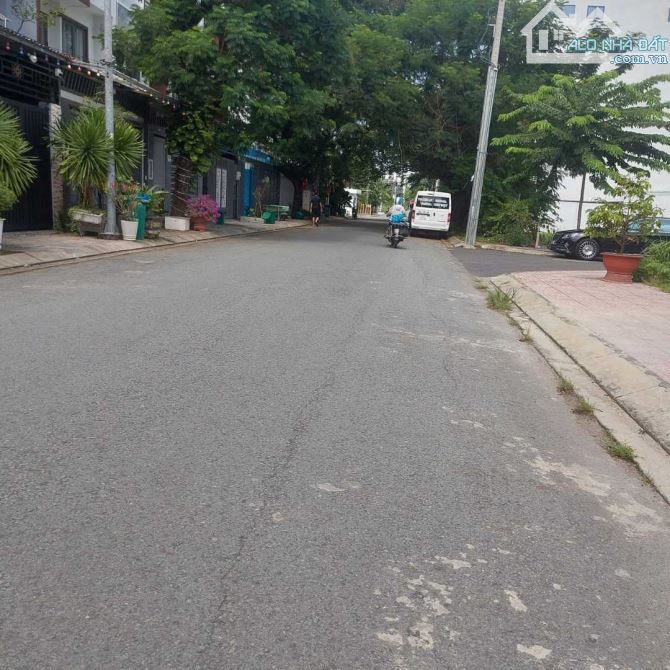 Nhà vip khu Hà Đô, đường 12m Lê Thị Riêng, P.Thới An, Q.12, sát Gò Vấp, 90m2, 3 tầng, 7,8 - 3