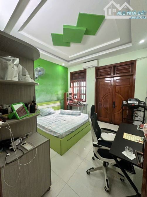 Bán nhà Đ số 10 Bình Tân gần chợ lk 5-6 hẻm 6m thông gần mặt tiền 68m2,4 Tầng 4 tỷ 990 - 3