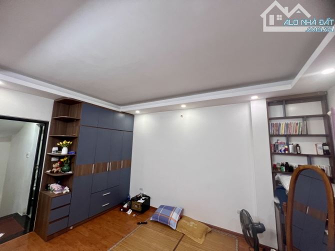 Bán nhà phố Thượng Thanh 30m2- 5 tầng- 3 phòng ngủ- nội thất, ô tô đậu cửa - 3
