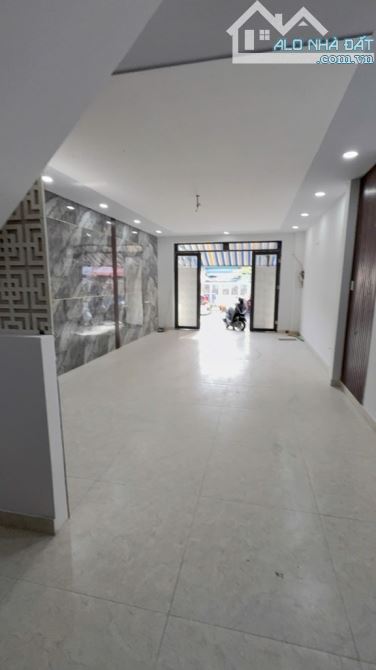 MẶT TIỀN CHỢ BÌNH LONG - NGAY NGUYỄN SƠN TÂN PHÚ - NGANG 8.8x 17.6 - 2 TẦNG - 3