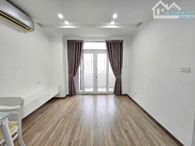 HIẾM- NHÀ ĐẸP SẴN Ở- 68M2- 5 TẦNG- MT 9,5M- GẦN MẶT PHỐ- BẠT NGÀN TIỆN ÍCH. 14.3 TỶ - 3
