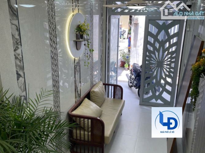 Nhà bán.Vị trí đẹp..Nhà mới 3 tầng.Lê Đại Hành.TT Q11.Giá tốt - 9