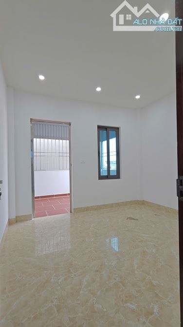 NHÀ MỚI BẮC TỪ LIÊM 35M2 - 5 TẦNG - NHỈNH 5 TỶ.Ô TÔ ĐỖ CỔNG, GẦN ĐƯỜNG 70 - 4