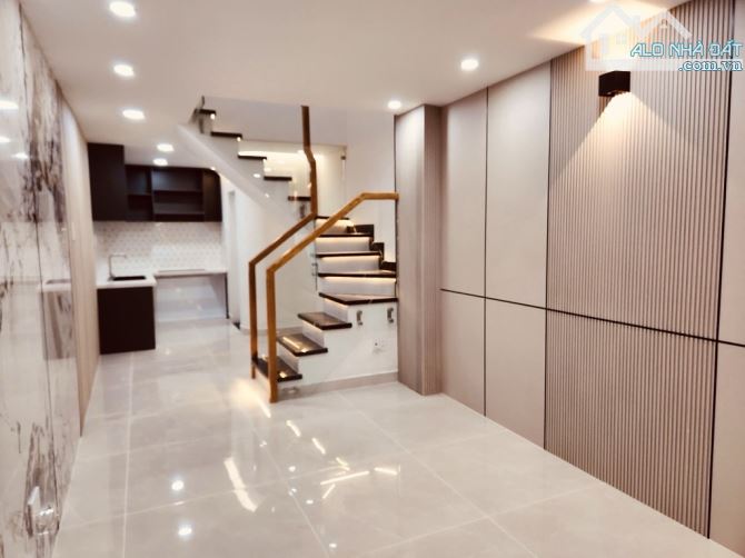 BÁN NHÀ QUẬN 4 -2 TẦNG ĐẸP -NGANG 3x10- HẺM 2.5M - CÁCH 5 CĂN RA NG THẦN HIẾN- 4.15TỶ TL - 4