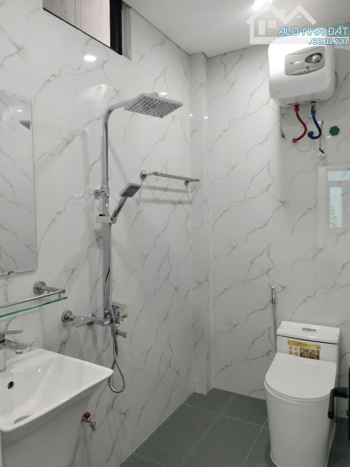 BÁN NHÀ 5T GẦN SÂN BÓNG MẬU LƯƠNG - HÀ ĐÔNG - 30M2 - GIÁ CHƯA ĐẾN 6 TỶ - 4