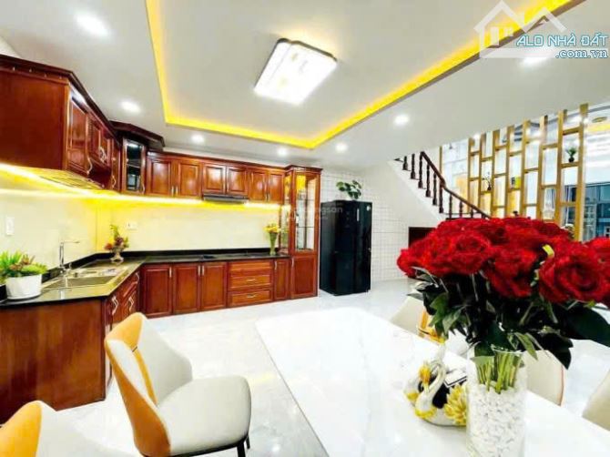Cần bán gấp nhà 56m2 ngay Dương Quảng Hàm, Gò Vấp. Giá: 2 Tỷ 520 tr, hẻm xe hơi 5m, sriêng - 4