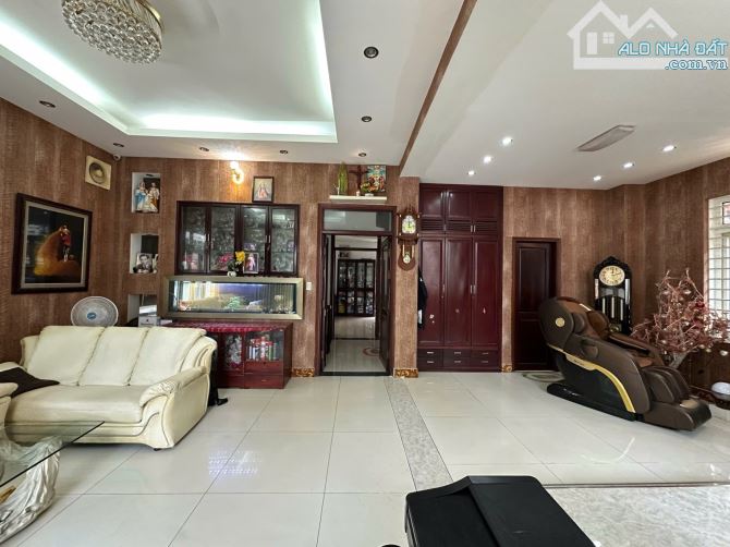 Biệt thự KDC Him Lam Trung Sơn Bình Chánh - Có hầm xe - 4 tầng - 250m2 -  10 P-Giá 63.5 tỷ - 4