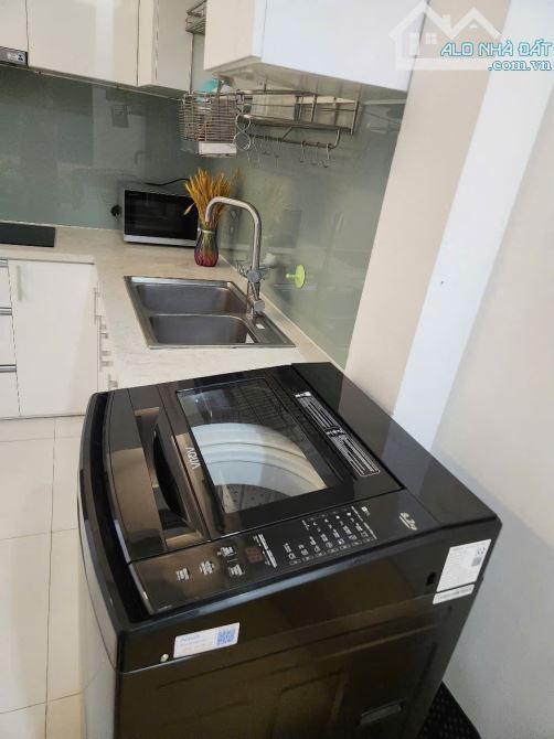 CĂN HỘ TÁCH BẾP FULL NỘI THẤT CỬA SỔ CỰC RỘNG NGAY VỊ TRÍ QUẬN 1 - 4
