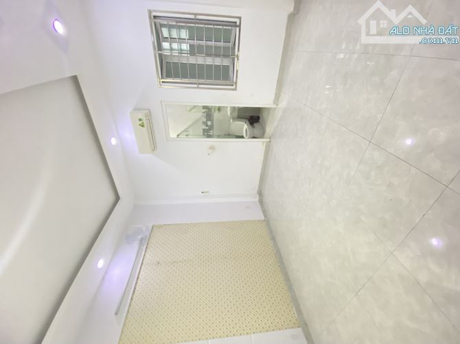 Bán Nhà Gần Emart PHAN HUY ÍCH, Hẻm 4.5m, 4m❌14m, 5 tầng, Sân thượng, 7 Tỷ x - 4