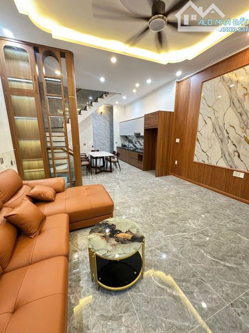 NP758 ✳️Bán nhà lầu Gần quảng trường tỉnh, P.Tân Phong Biên Hoà. 👉 Diện tích : 5,3m dài 1 - 4