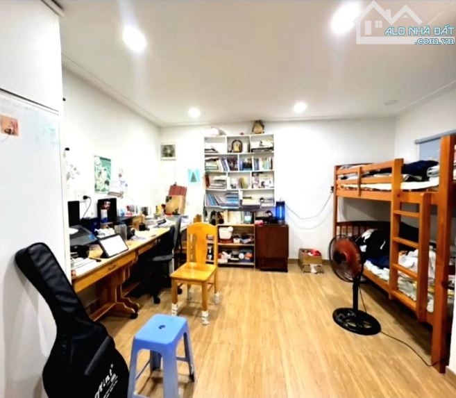 HẺM XE HƠI NGUYỄN THÔNG, PHƯỜNG 9, QUẬN 3 – 4 TẦNG -  NGAY CÔNG TRƯỜNG DÂN CHỦ -GIÁ 6.6 TỶ - 4