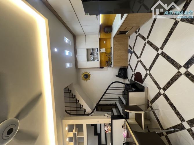 NHÀ ĐẸP Ở NGAY –NGUYỄN VĂN CỪ. Ô TÔ. CÁCH MẶT PHỐ HƠN 5M. 100M CẦU CHƯƠNG DƯƠNG. HƠN 8 TỶ - 4