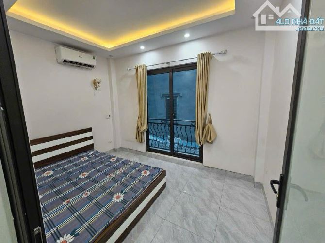 BÁN NHÀ PHỐ THẠCH BÀN LONG BIÊN 5.3 TỶ 5 TẦNG 38M MT 4,2m Ô TÔ KINH DOANH SÁT TRƯỜNG CẤP 3 - 4