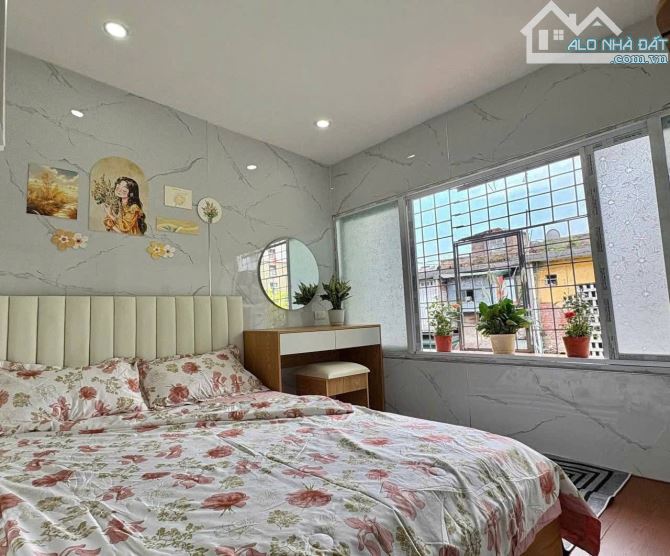 Bán căn tập thể Minh Khai Hai Bà Trưng,ô tô đỗ cửa,tặng full nội thất,sổ riêng,nhỉnh 2 tỷ - 4