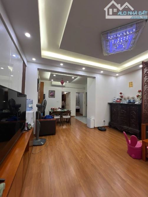 Cần bán căn hộ 2 ngủ Sài Đồng, Long Biên, lô góc 78m2, full nội thất, giá 4,38 tỷ - 4