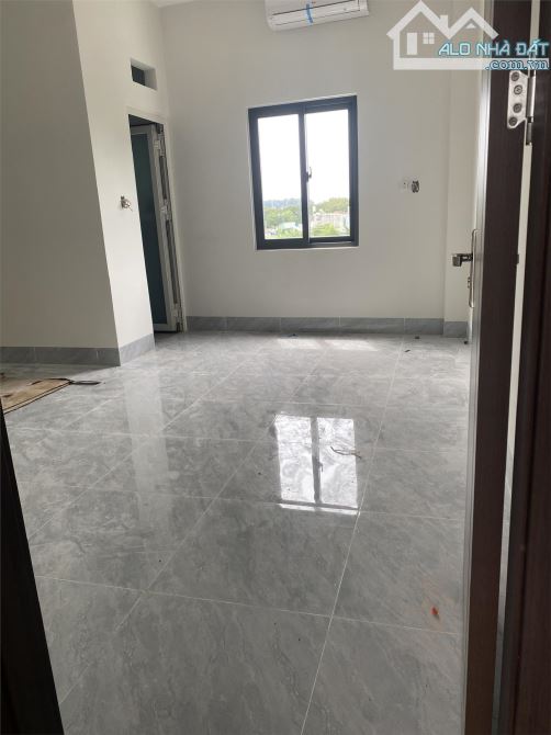 BÁN NHÀ MỚI XÂY - VỊ TRÍ VÀNG - TẶNG FULL NỘI THẤT - DĨ AN - 4