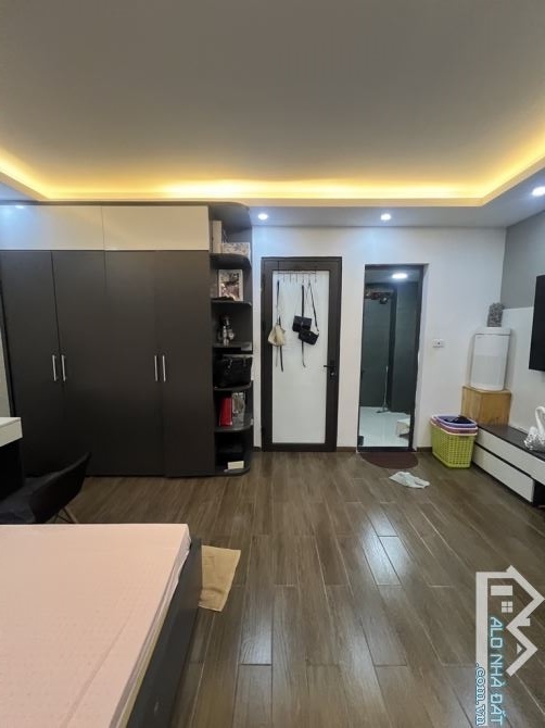 Ô tô tới cửa nhà đẹp ở ngay 40m x 5 tầng , ngõ 67 Nguyễn văn cừ giá 8.x tỷ - 4