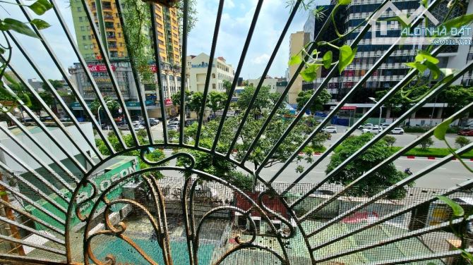 Bán tập thể Nguyễn Chí Thanh 50m2 - view mặt phố full nội thất nhà ở ngay - 4