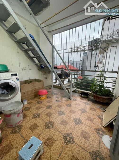 Bán nhà Lạc Long Quân , Tây Hồ diện tích 30m2 x 5 tầng , mặt tiền 3.4m giá chỉ có 13 tỷ - 4