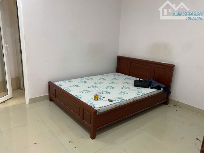 CHO THUÊ NHÀ NGUYÊN CĂN 1 TRỆT 3 LẦU HẺM NGUYỄN HIỀN – Ô TÔ ĐỖ TẬN NHÀ – 15TR/THÁNG - 4