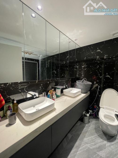 hàng kịch tầm tại Mặt phố Nguyễn Văn Cừ - 180m 8tầng MT 7.5m  nở hậu - giá chào 83tỷ. - 4