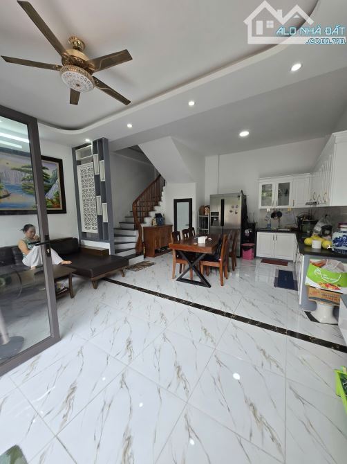 CHÍNH CHỦ Bán Nhà Mới Xây 2024 - Phố Đông Thiên - Hoàng Mai - 42,5M2 - 5 Tâng -  Mt 5.6M - 4