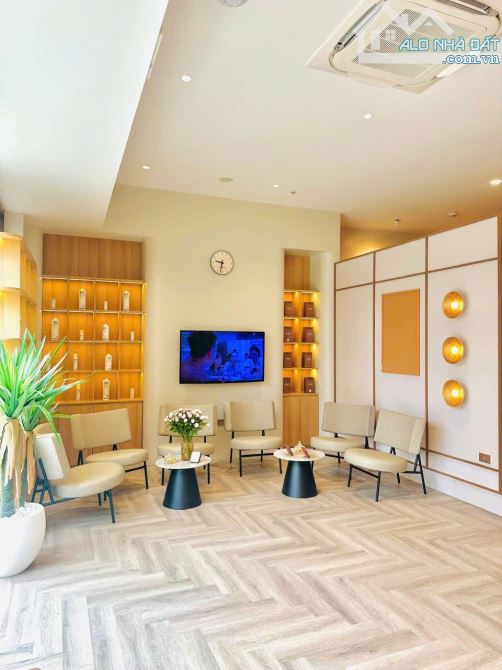 SIÊU VIP SÀN TM ROYAL CITY 🌟 146M + CHO THUÊ HƠN 5000Usd/ tháng 🌟 Chỉ 29.9 Tỷ - 4