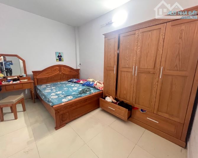 NHÀ HXH NGAY CHỢ GẤU - ĐÔNG THẠNH -HÓC MÔN- 97M2 NGANG 5,7M- 5,2 TY TL - 4