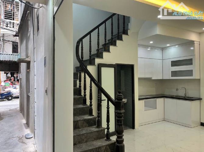 BÁN NHÀ GIÁP NHỊ, HOÀNG MAI - DT 38M2 x 4 TẦNG x MT 7M - Ô TÔ ĐỖ CỔNG - 4