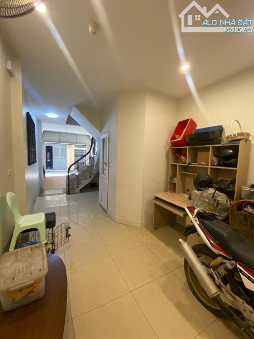 Bán nhà phố Văn Cao , gần Hồ Tây , Ô tô đỗ . 46m 5 tầng 4mt . Giá 16.5 tỷ Ba Đình - 4