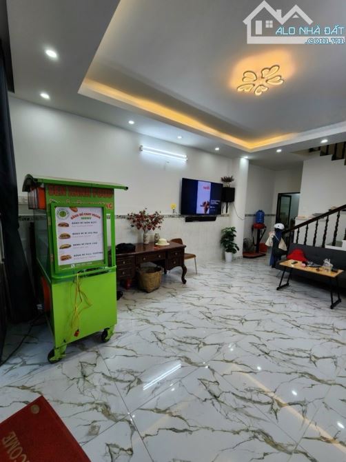 NGUYỄN TRÃI QUẬN 1 - PHƯỜNG NGUYỄN CƯ TRINH - HẺM XE HƠI - 1SẸC CÁCH MẶT TIỀN 20M - 60M2 - 4