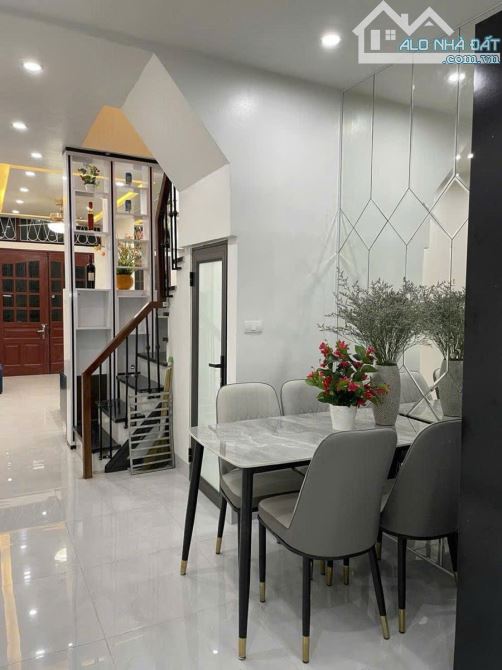 BÁN NHÀ ĐÊ LA THÀNH ĐỐNG ĐA DÂN XÂY CÓ BAN CÔNG TẶNG NỘI THẤT Ở NGAY DT 35M 4T 7.5 TỶ - 4