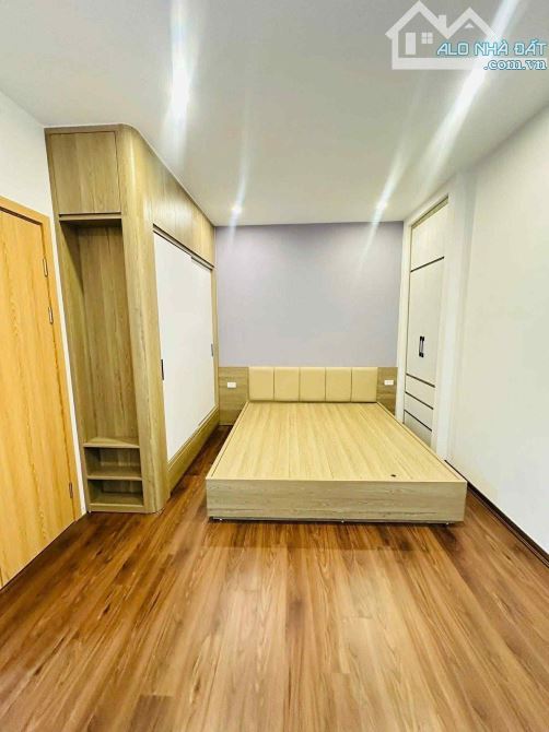 Nhà đẹp dân xây 5 tầng - 4 phòng ngủ - siêu hiếm Lê Thanh Nghị - Hơn 5 Tỷ - 4