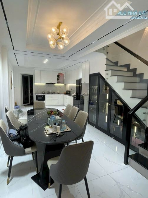 Bán nhà đẹp. Hẻm xe hơi. Khu dân cư Sài Gòn Mới. Dt 4x20m. 4 tầng. Giá 6.8 tỷ - 4