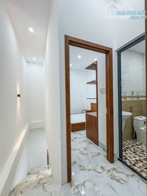 Nhà lầu mới full nội thất hẻm 311 Ng Văn Cừ giá 2 tỷ 550 (Thương lượng) - 5