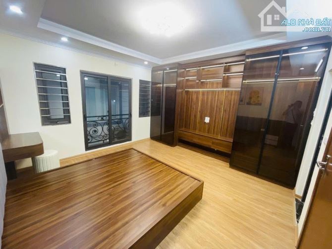 NHÀ MỚI KÍNH KOONG - GẦN PHỐ - FULL NỘI THẤT HIỆN ĐẠI - ĐỦ CÔNG NĂNG - TIỆN ÍCH NGẬP TRÀN - 5